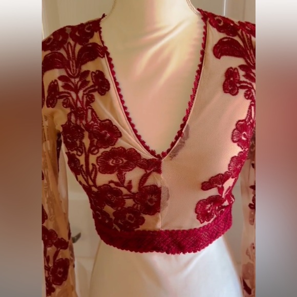 Red and Cream Blouse - Picture 2 of 2